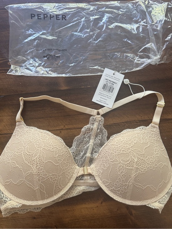 pepper Other - NWT - Pepper Lace Racerback Push-Up Bra - Cream
Brand new with tags
